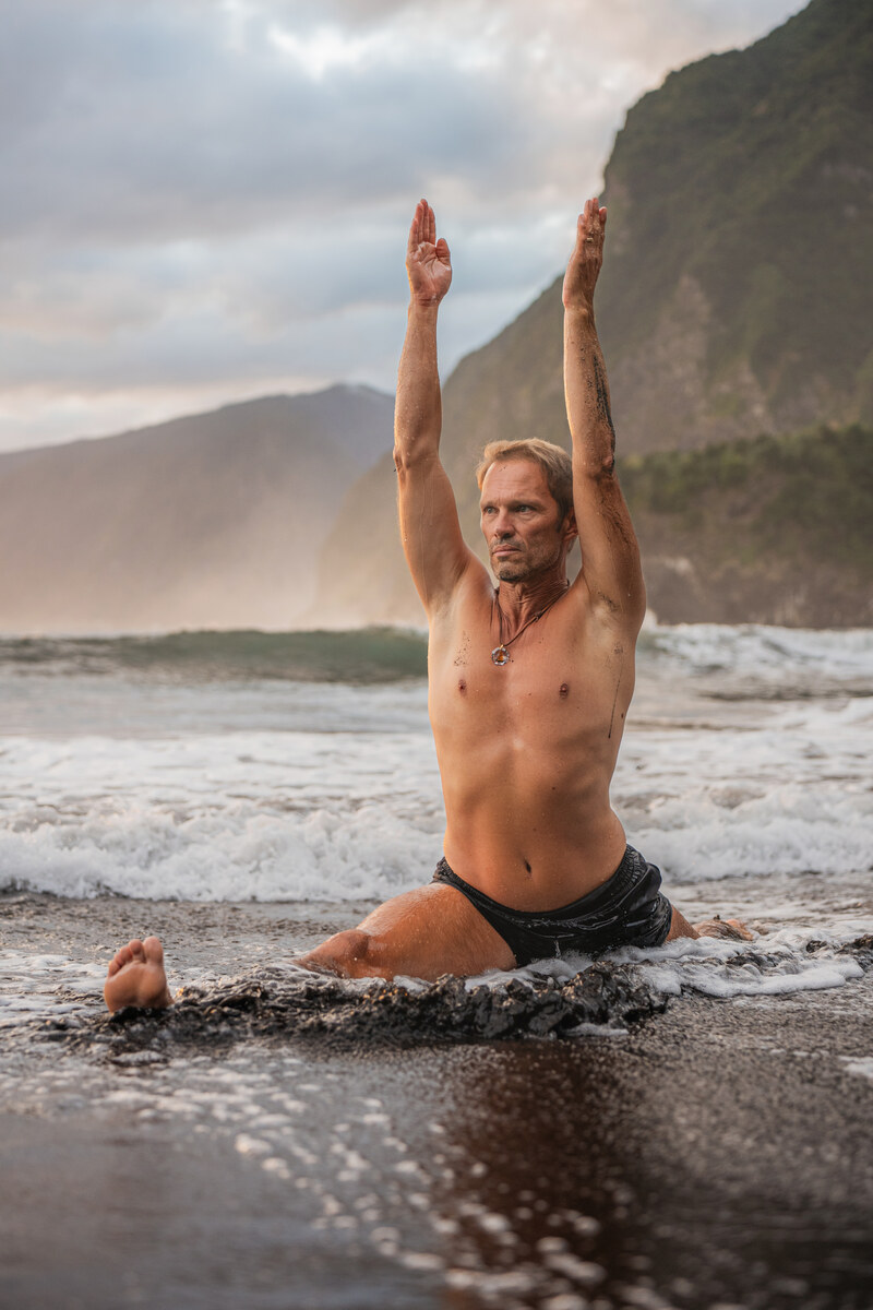 Roel, Hatha Yoga teacher with 20 years experience